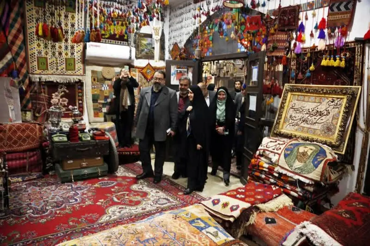 بازار هنر؛ پیونددهنده گردشگران با محصولات صنایع دستی است