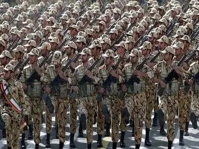 الجیش الایرانی یدین العدوان الثلاثی على سوریا