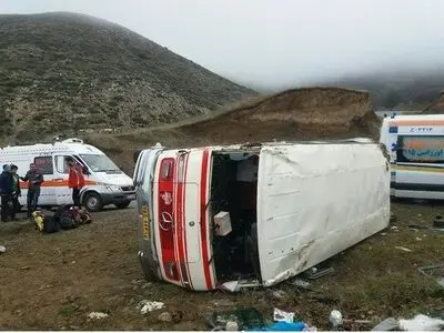 ۱۵ مصدوم بر اثر واژگونی مینی بوس در قزوین