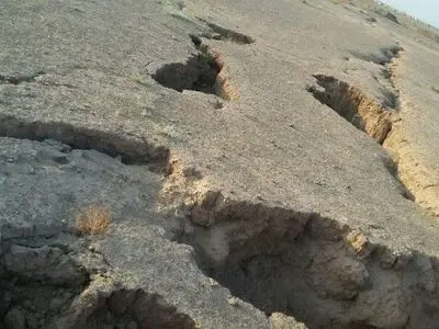 پیشروی فرونشست زمین به سمت مناطق مسکونی در کاشان