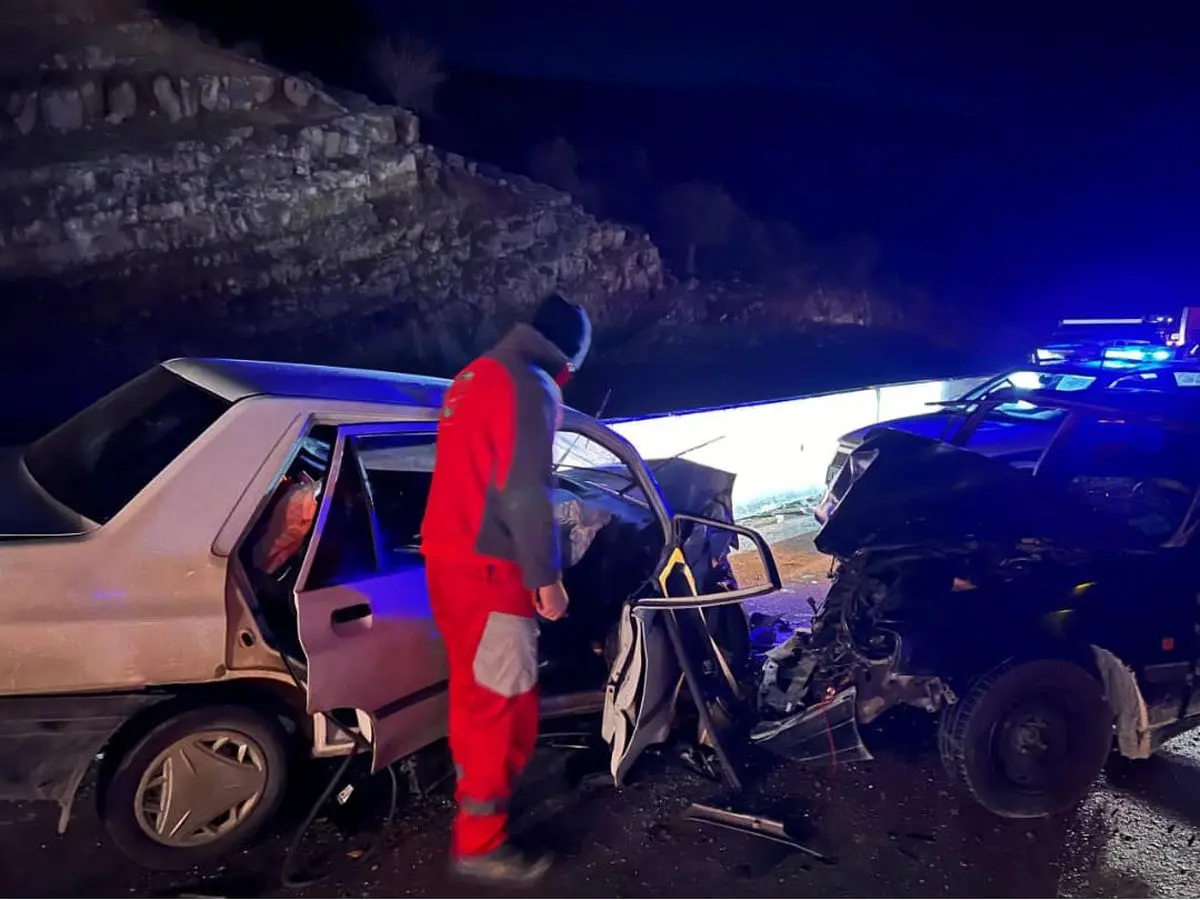  تصادف رخ‌به‌رخ پژو ۴۰۵ و پراید ۹ مصدوم به همراه داشت