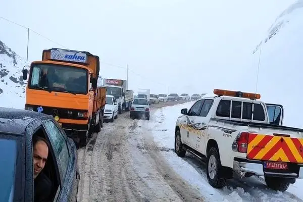  بیش از 300خودرو‌ی در راه مانده محور زنجان_تهم_چورزق امداد رسانی شد