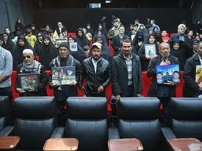 اهتزاز بزرگ‌ترین پرچم لبنان و رونمایی از کتاب «نصرالله» در منطقه فرهنگی عباس‌آباد