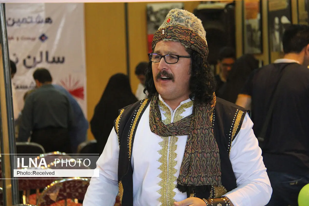 پرده‌خوانی و شاهنامه‌خوانی از قهوه‌خانه تا دربار شاه کارکرد داشت/ تاجیک‌ها نسبت به شاهنامه تعصب دینی، مذهبی و ملی دارند و ما فقط بُعد ملی‌اش را می‌بینیم