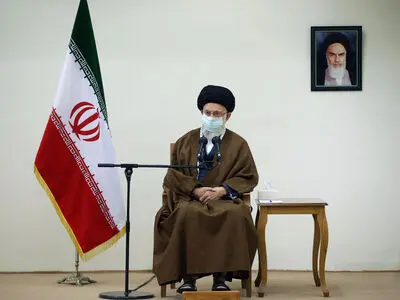 قائد الثورة: ترامب وبایدن یعملان للاطاحة بالبقیة الباقیة من سمعة امیرکا