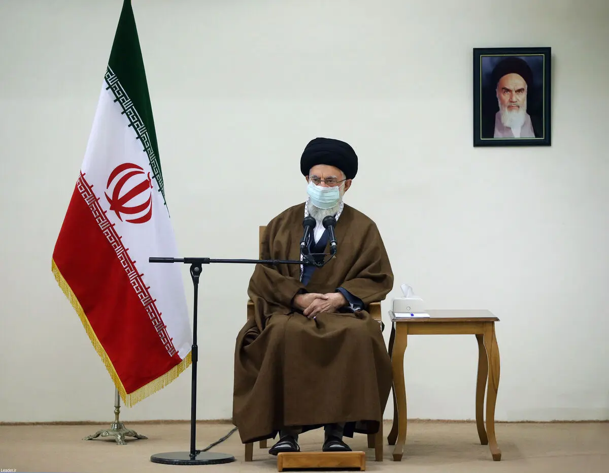 قائد الثورة: ترامب وبایدن یعملان للاطاحة بالبقیة الباقیة من سمعة امیرکا