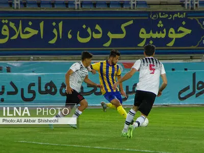 بازی تیم های شهر خودرو مشهد و نفت مسجد سلیمان