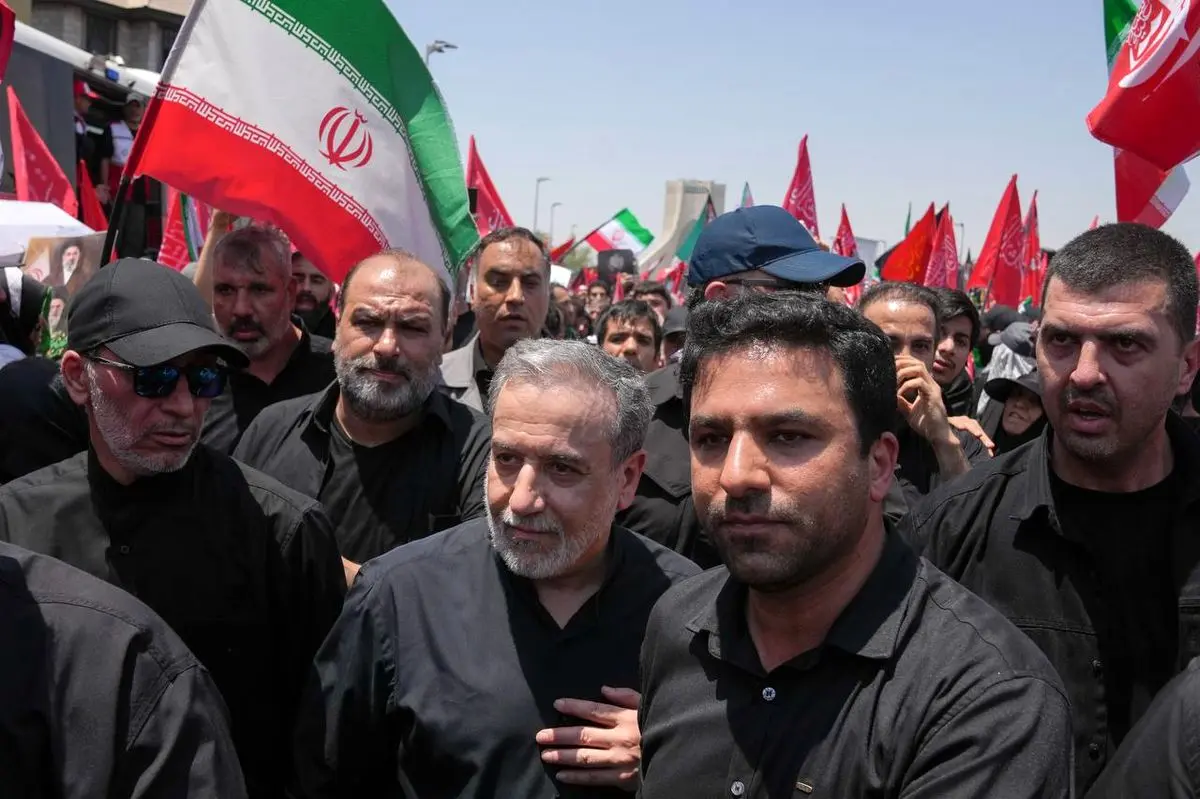 حضور وزیر امورخارجه کشورمان در مراسم تشییع پیکر مطهر رهبر شهید انقلاب