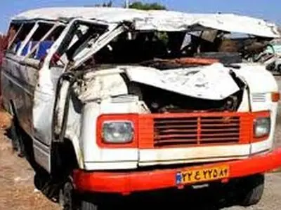 ۱۸ مصدوم در پی واژگونی مینی‌بوس در بندرگز 