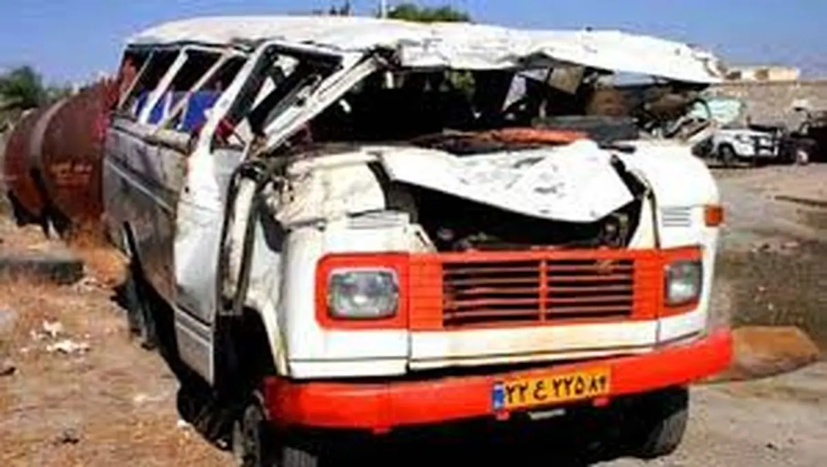 ۱۸ مصدوم در پی واژگونی مینی‌بوس در بندرگز 