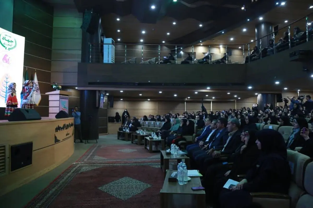 زنان عشایر نقش بسزایی در تامین امنیت غذایی کشور ایفا می‌کنند/ بیمه زنان روستایی مغفول مانده است