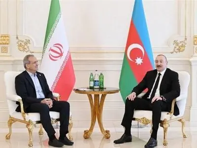 رئيسا إيران وأذربيجان يلتقيان في تركمانستان