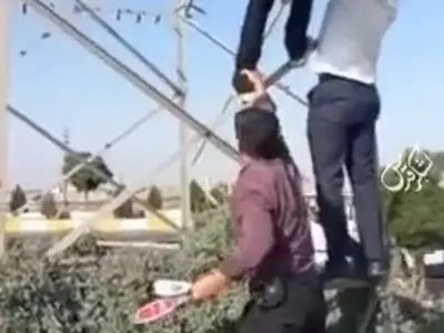نجات دختر جوان از اقدام به خودکشی توسط پلیس راهور + فیلم