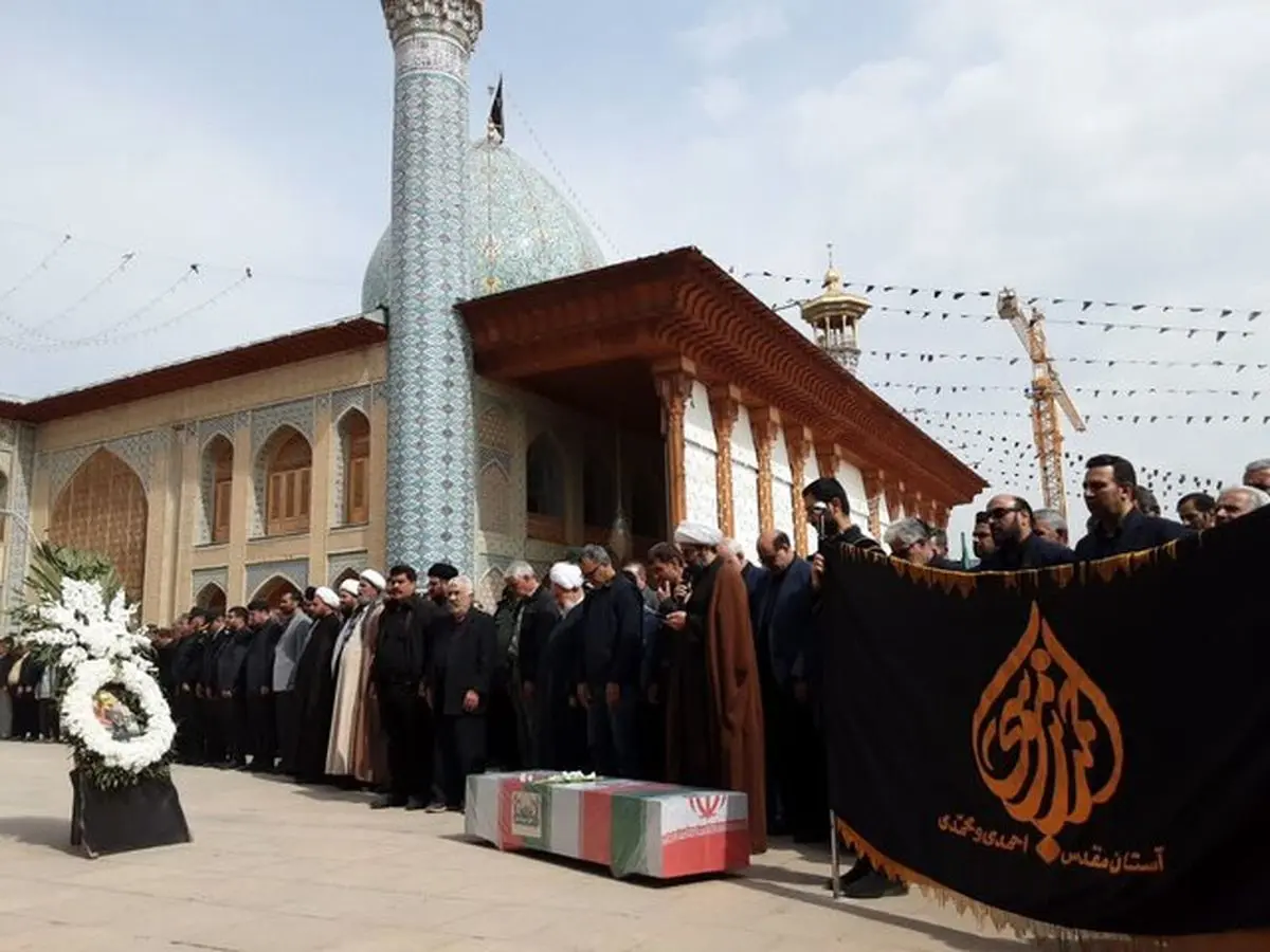 برگزاری مراسم تشییع دانش‌آموز شهید در شیراز