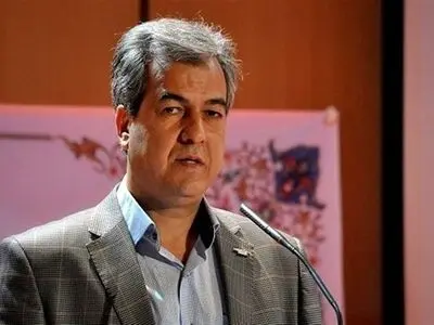 ابراهیم فیروزی: مربیان در کار داوران دخالت نکنند / تا هفته چهارم اشتباه تاثیرگذار در لیگ برتر والیبال نداشتیم 