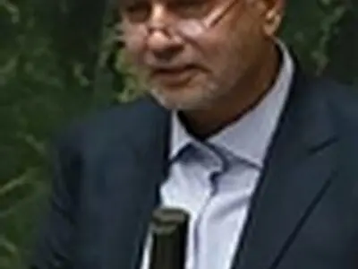 علی ربیعی وارد صحن علنی شد