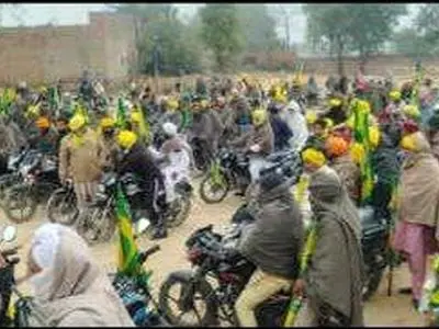 رژه موتوری در روستاها/ مبارزه متحد کارگران و کشاورزان هند علیه اصلاحات ضد کارگری