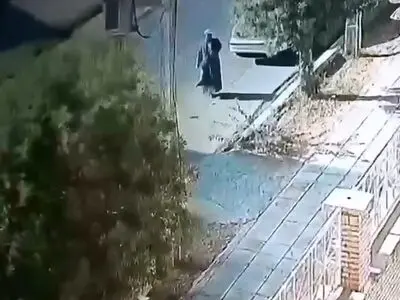 لحظه ربودن یک روحانی در ایرانشهر توسط افراد ناشناس + فیلم