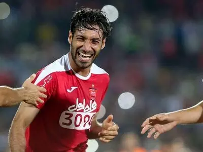 وقتی مربی پرسپولیس شجاع را ضربه فنی کرد (عکس)