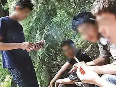 خطرات پنهان نمایش مصرف مواد مخدر در شبکه‌ نمایش خانگی/ نسل جوان در معرض تهدید است