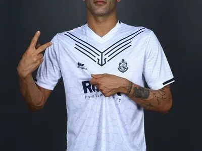  آل‌کثیر با لباس ملوان برابر پرسپولیس