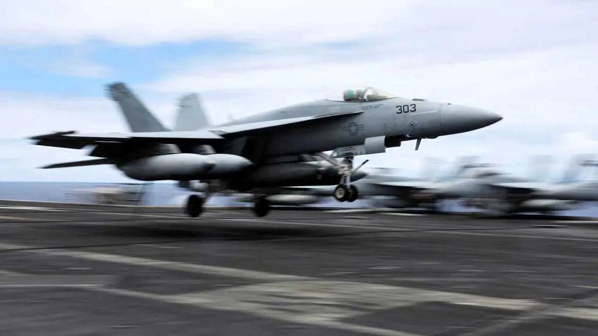 پرواز جنگنده‌های آمریکا بر فراز خلیج ونزوئلا