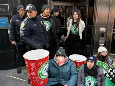​۱۲ کارگر معترض استارباکس در قلب نیویورک بازداشت شدند