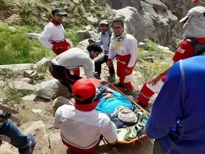 تلاشی 10 ساعته را رقم خورد / نجات مصدومان حادثه سقوط از ارتفاعات کهگیلویه و بویراحمد