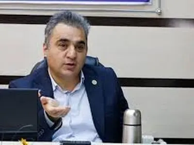 رئیس اتاق بازرگانی چهارمحال و بختیاری بر ضرورت تک‌نرخی شدن ارز و رفع موانع تولید تاکید کرد