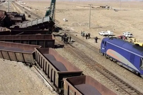 خروج هفت واگن باری در لرستان؛ انسداد مسیر ریلی شمال – جنوب