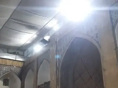 سوراخ شدن سقف دارالقران حرم امام رضا(ع) در اثر بارش تگرگ + فیلم