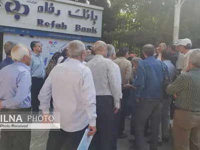 اعضای تعاونی مسکن کارگران برق تهران مقابل وزارت کار حاضر شدند/ تنها زمین‌هایمان را می‌خواهیم 