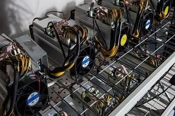 خارج شدن ۸ دستگاه ماینر قاچاق از مدار