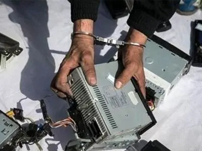 کشف ۱۰ فقره سرقت محتویات خودرو در محله چیتگر 