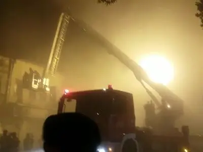 مهار آتش‌سوزی منزل قدیمی در چهارراه سیروس تهران