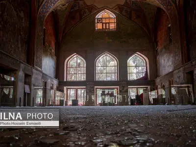 بازدید خبرنگاران از آثار بمباران هوایی در حریم تاریخی اصفهان