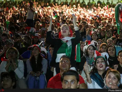 افراد با پخش زنده بازی‌ها از تلویزیون تحریک نمی‌شوند/ تنها به ۱۰۰ نفر پیامک زدیم/حضور زنان در ورزشگاه‌ها را «من و‌ تو» و «بی‌بی‌سی» مطرح کردند + تصویر