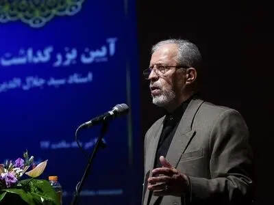 اعطای نشان درجه یک هنری به سید جلال‌الدین محمدیان