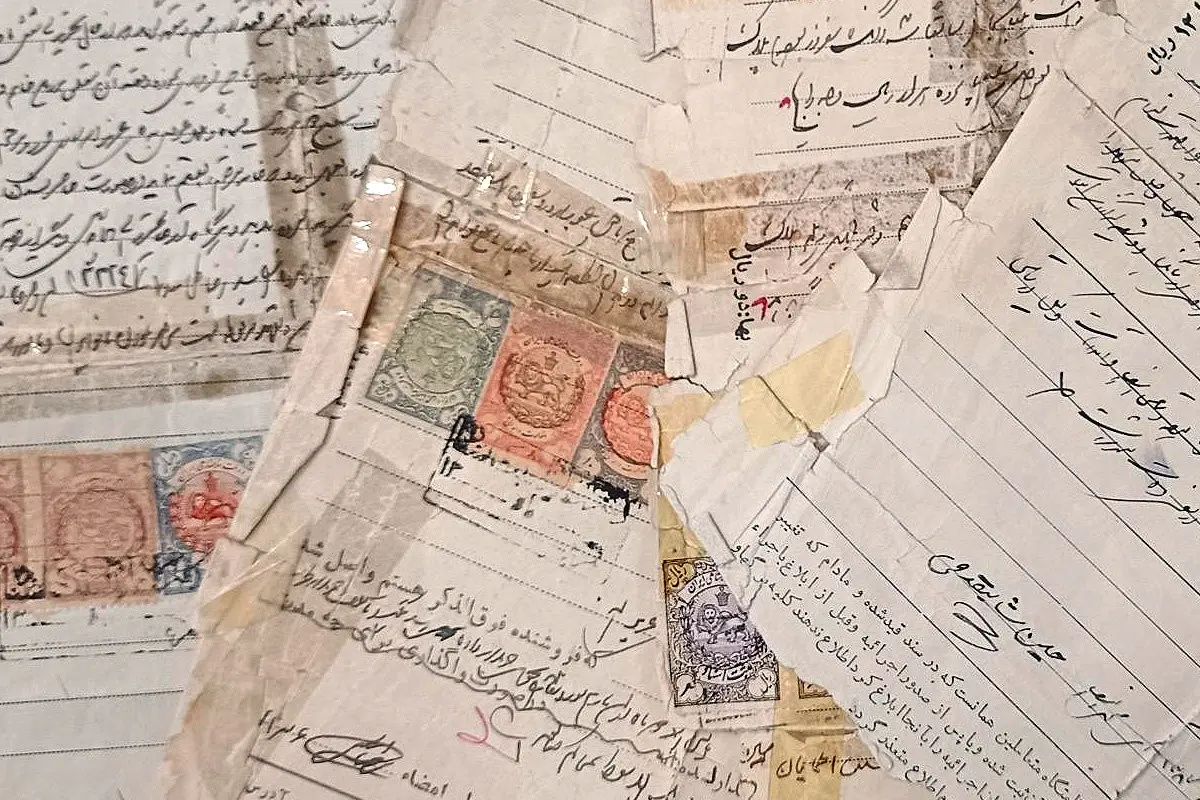 مرگ خاموش اسناد تاریخی در خانه‌ها/حفظ اسناد تاریخی تنها وظیفه یک سازمان دولتی نیست، بلکه یک مسئولیت ملی و فرهنگی است