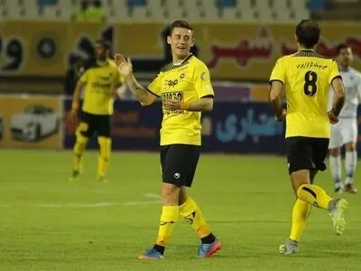 چپارف و استقلال در ورزشگاه آزادی اما در دو جبهه متفاوت