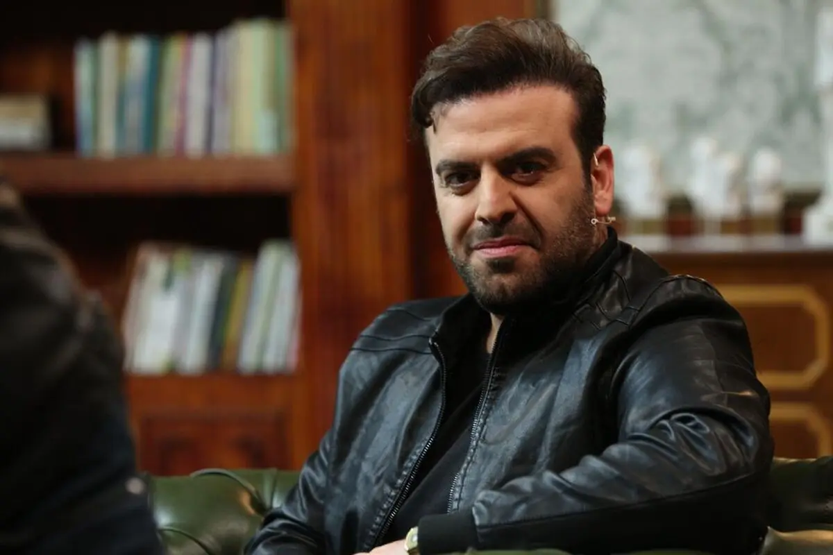 بهرنگ علوی کتاب «زندگی‌نامه مارادونا» را در «کتاب باز» می‌خواند