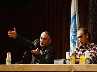 روزنامه‌نگاران و نویسندگان همیشه در صف اول مبارزه با استبداد هستند