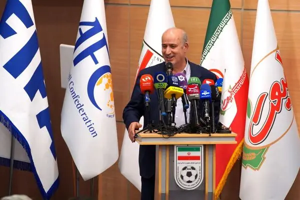 تاج: رسانه ها راه را با نقد نشان می دهند؛ با هر گل ایران دست افتخار می زنم
