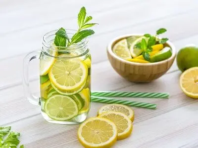 خطرات مزه‌دار کردن آب با لیمو که از آن بی‌اطلاعید