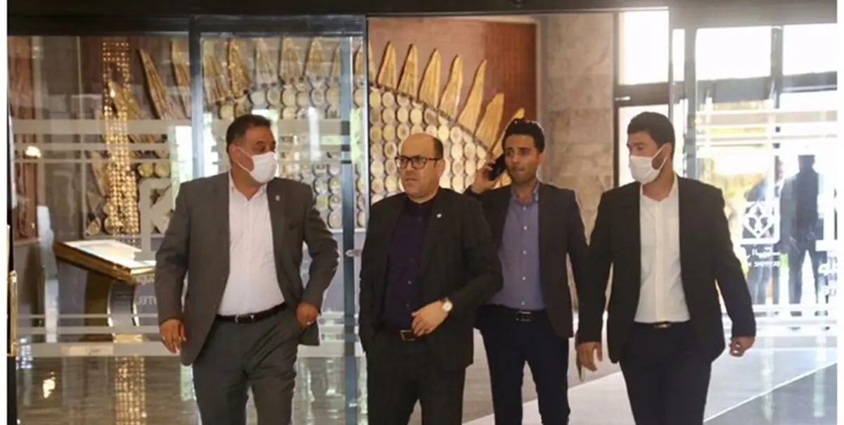 سعادتمند در اردوی استقلال حاضر شد