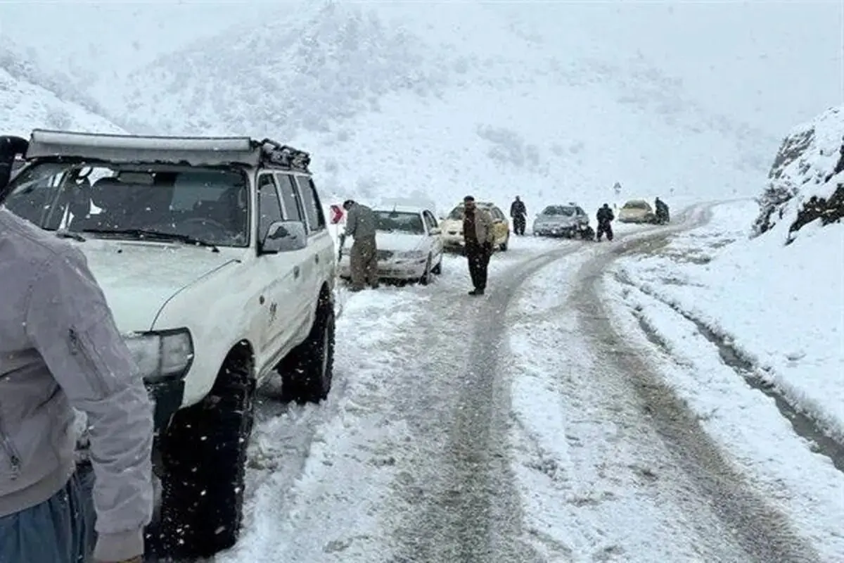 بارش برف راه ارتباطی ۲۸۰ روستا را در سطح استان مسدود کرد