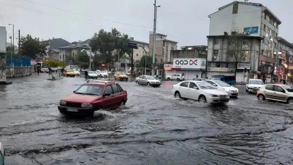 رفع آبگرفتگی در ۳ منطقه از شهر رشت در پی تداوم بارش باران