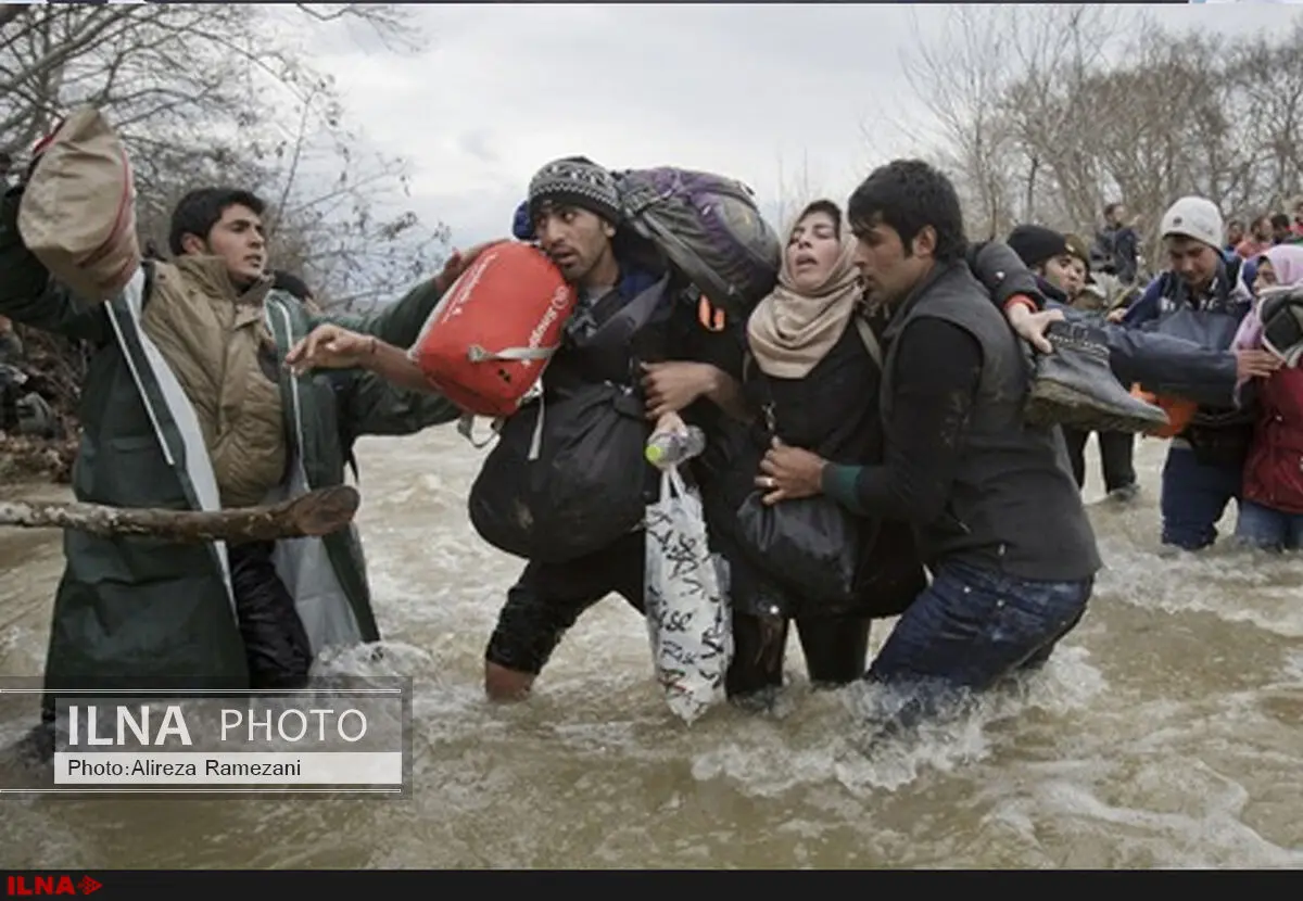 فیلم / مهاجران  از مرز رودخانه ای مقدونیه - یونان  را گذشتند