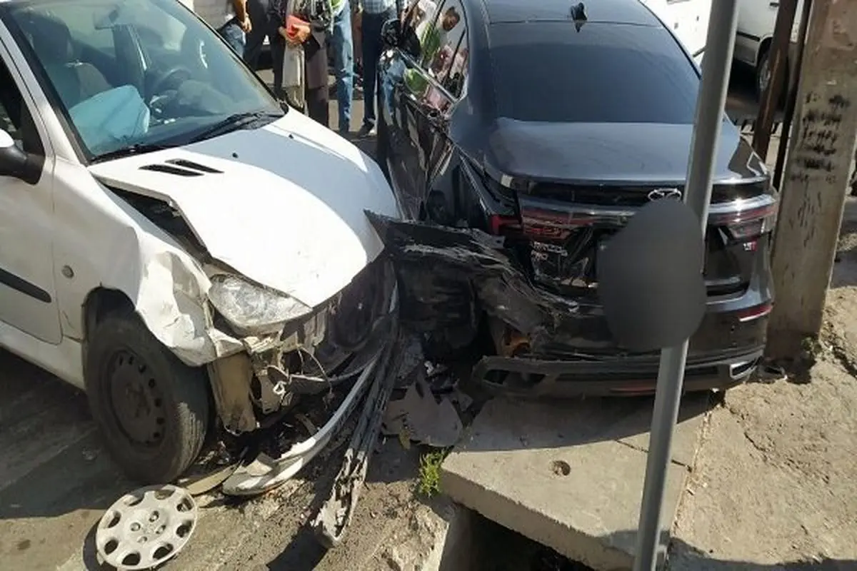علت دقیق حادثه برخورد کامیون با ۱۵ خودروی سواری در دست بررسی است