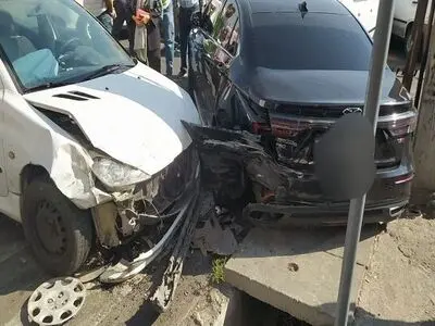 علت دقیق حادثه برخورد کامیون با ۱۵ خودروی سواری در دست بررسی است